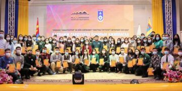 Оюутнуудад сургалтын тэтгэлгийн батламж гардууллаа