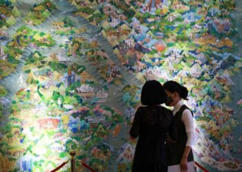 Монголын хамгийн том "Дэлхийн нэг өдөр” зургийн дижитал хувилбарыг 350 сая төгрөгөөр худалдаалжээ