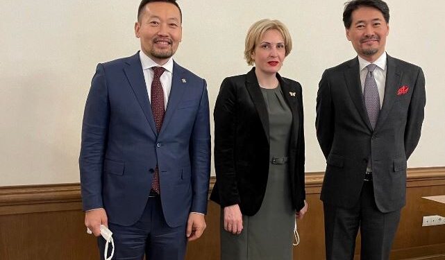 Гишүүд хууль судлах нэрээр үүргэвчтэй аялал хийсээр байх уу?