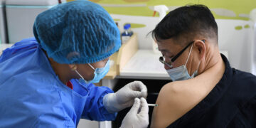 Томоохон худалдааны төв, захуудад дархлаажуулалтын цэг ажиллаж эхэллээ