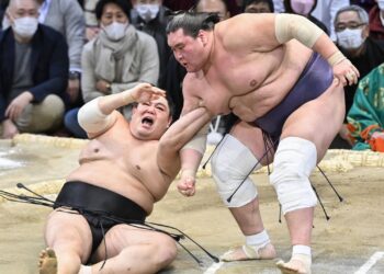 Тэрүнофүжи Г.Ган-Эрдэнэ өвдөг шороодолгүй түрүүллээ