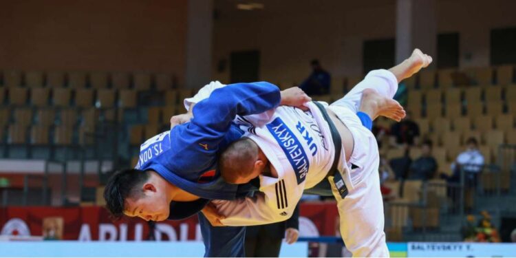 Монголд Цогтбаатараас гадна Цэцэнцэнгэл бий. Тэд бас Моллайтай...