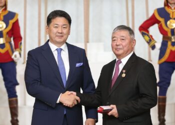 Гэгээрлийн салбараас дөрвөн Ардын багш төрлөө