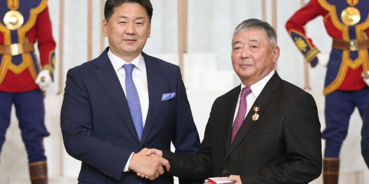 Гэгээрлийн салбараас дөрвөн Ардын багш төрлөө