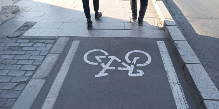 Дугуйн зам тал еэвэнгийн үлгэр болжээ