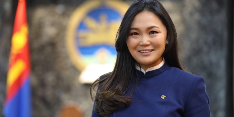 УИХ-аас давж битгий дуугар, Ч.Номин сайд аа