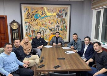 Сагсан бөмбөгийн холбоод 10 жил үргэлжилсэн талцалдаа цэг тавьжээ