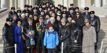 Цэргийн дуу, бүжгийн эрдмийн чуулгаас гурван гавьяат төрлөө