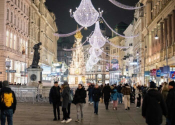 Австри улс вакцинд бүрэн хамрагдаагүй хоёр сая гаруй иргэнээ хөл хорионд орууллаа