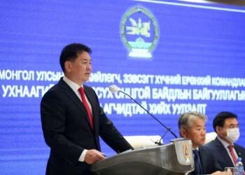 “Сүхбаатар” хөлөг онгоцыг татан гаргасан ажилтан, алба хаагчдад талархал илэрхийлэв