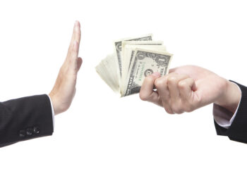 Намд хандив өгөх нэрээр авлига цэцэглүүлдгийг хуулиар хориглоно гэлээ