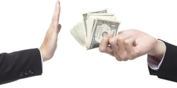 Намд хандив өгөх нэрээр авлига цэцэглүүлдгийг хуулиар хориглоно гэлээ