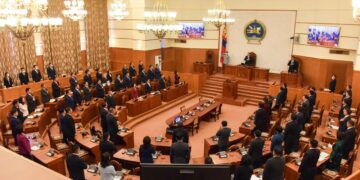 Популистуудынхаа тоогоор толгой цохьсон парламент