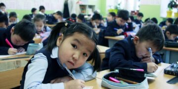 Иргэдийн 50 хувь нэмэлт тунд хамрагдвал хичээлийг танхимаар заана