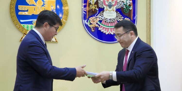 Нийслэлийн 2022 оны төсвийн төслийг өргөн барив