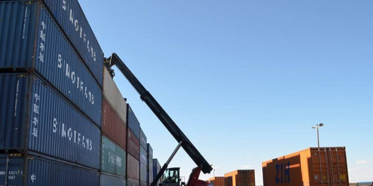 Замын-Үүд: Тяньжин боомтоос 141 чингэлэг бараа иржээ