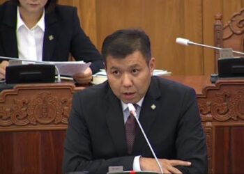 Б.Энхбаяр: Халамжийн олон бодлого хүмүүсийн ходоод руу архи болж ороод байна