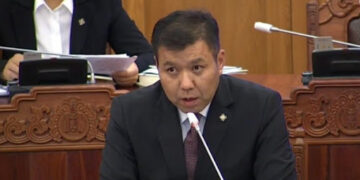 Б.Энхбаяр: Халамжийн олон бодлого хүмүүсийн ходоод руу архи болж ороод байна