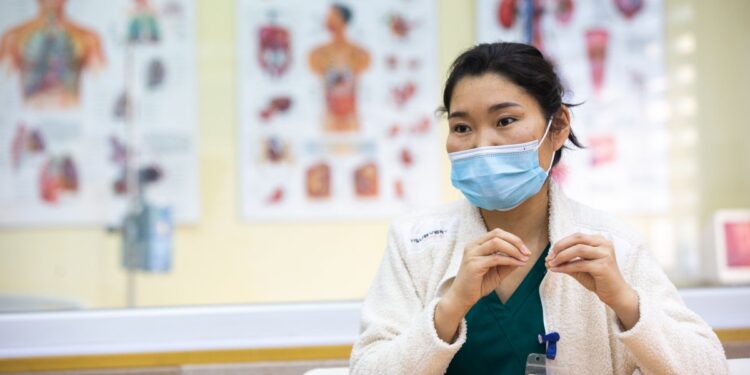 Б.Золзаяа: Коронавирусээр өвдсөн тохиолдолд хатгаа болж хүндрээгүй бол таны уушгинд хатуурал, үлдэцгүй эдгэнэ