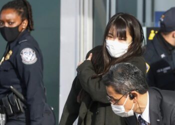 Японы экс гүнж Мако нөхөртэйгөө Нью-Йорк хотод амьдрахаар иржээ