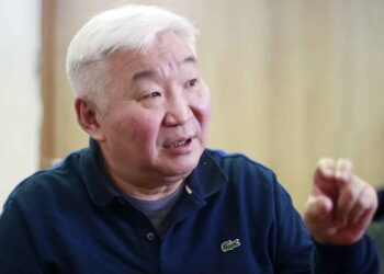 Э.Бат-Үүл анхны өгүүллэгээ нэрт сэтгүүлч Ц.Балдоржоор засуулж байжээ