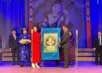 Яруу найрагч Б.Болорцэрэн "Болор цом"-ын эзэн боллоо