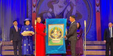 Яруу найрагч Б.Болорцэрэн "Болор цом"-ын эзэн боллоо