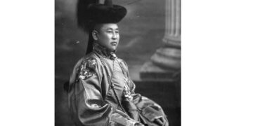 Сайн сайхны цог жавхаа, төрийн түвшин нуруу