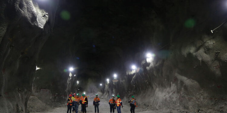 Оюутолгойгоо ашиглуулчихаад 2.3 тэрбум ам.долларын өрөнд унасан гажуудал засагдлаа