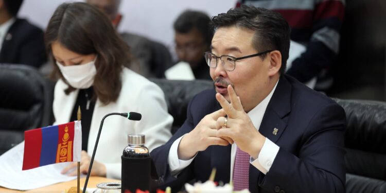 УИХ-ын дарга Г.Занданшатар тусгаарлагджээ