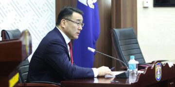 Д.Сумъяабазар: Бүх шатны эмнэлэгт ажиллаж буй цагаан нөмрөгт баатрууддаа талархал илэрхийлье