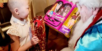 "Увертура" хамтлаг Туркийн Истанбул хотод эмчилгээ хийлгэж буй хүүхдүүдийг баярлууллаа