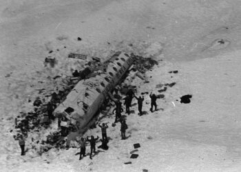 Андын нуруунд осолдсон онгоцноос амьд үлдэгсэд