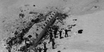 Андын нуруунд осолдсон онгоцноос амьд үлдэгсэд