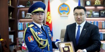 Гал сөнөөгчдөөс төрсөн анхны гавьяатад хотын дарга хүндэтгэл үзүүллээ