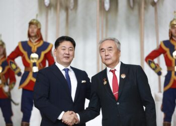 ХАА-н салбараас Хөдөлмөрийн баатрууд төрлөө