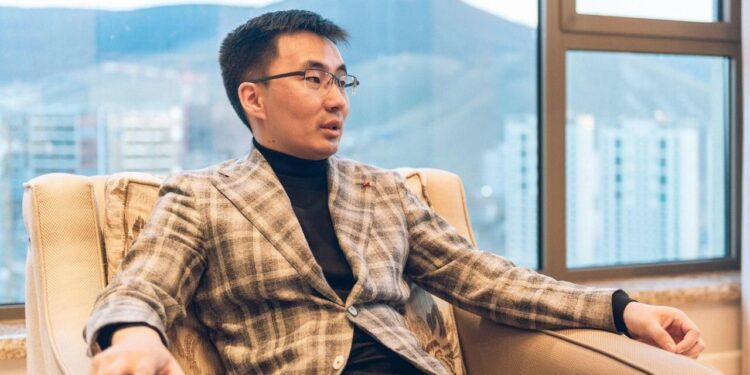 Эхнэрээ зодож, цагдааг хахуульдсан Д.Сүндийд гурван жилийн ял өгчээ