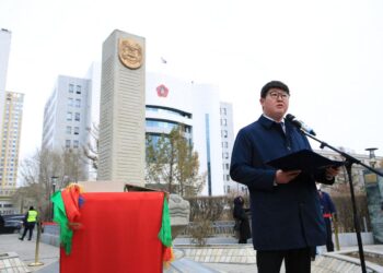 Нийслэлийн анхны шав тавьсан Мэлхийт хөшөөнд хүндэтгэл үзүүлж, сүлдэт хуурыг цэнгүүллээ