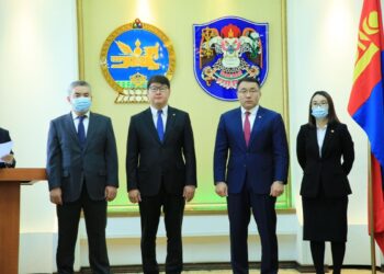 Нийслэлийн төр, захиргааны байгууллагын албан хаагчид тангараг өргөлөө