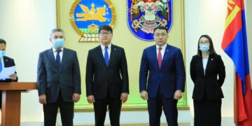 Нийслэлийн төр, захиргааны байгууллагын албан хаагчид тангараг өргөлөө