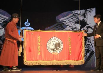 Улсын Драмын Эрдмийн Театрыг “Хангарди” одонгоор шагналаа