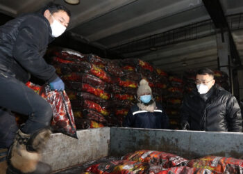 Нэн хүнд нөхцөлд амьдарч байгаа өрхүүдэд шахмал түлш олгоно