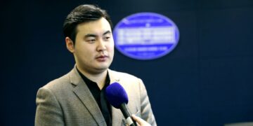 АТГ: Гаалийн хяналтын бүсэд танилынхаа гар тээшийг авч орсон мөрдөгч “С”-ийг ажлаас нь чөлөөлсөн