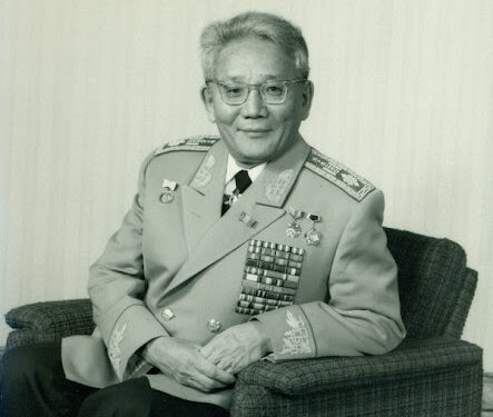 Ю.Цэдэнбалыг цагаатгасан шүүхийн тогтоолыг хүлээлгэн өглөө