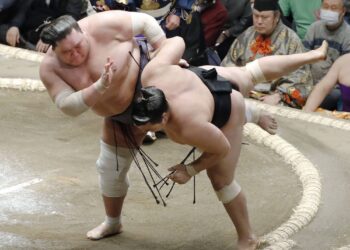 Тэрүнофүжи Г.Ган-Эрдэнэ Кирибаяма Б.Лхагвасүрэнгээр даваагаа ахиуллаа