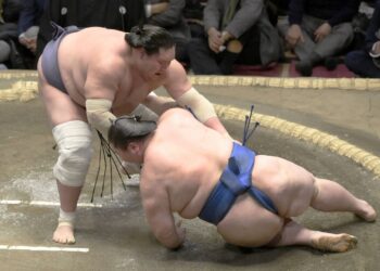 Тэрүнофүжи Г.Ган-Эрдэнэ өвдөг шороодлоо