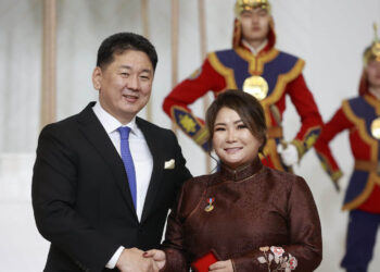 Сар шинийн босгон дээр шинэ гавьяатууд төрлөө