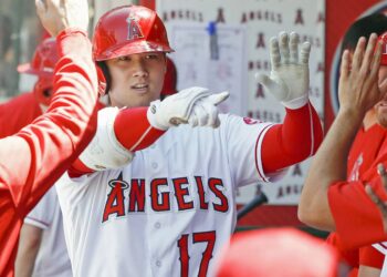 Шохэй Охтаниг "Sporting News" сайтаас "Оны шилдэг тамирчин"-аар нэрлэжээ