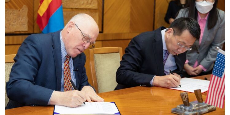 АНУ-ын Фулбрайт тэтгэлэгт  хамрагдсан оюутнууд Боловсролын зээлийн санд үл хөдлөх хөрөнгө барьцаалдаг байсныг цуцлав