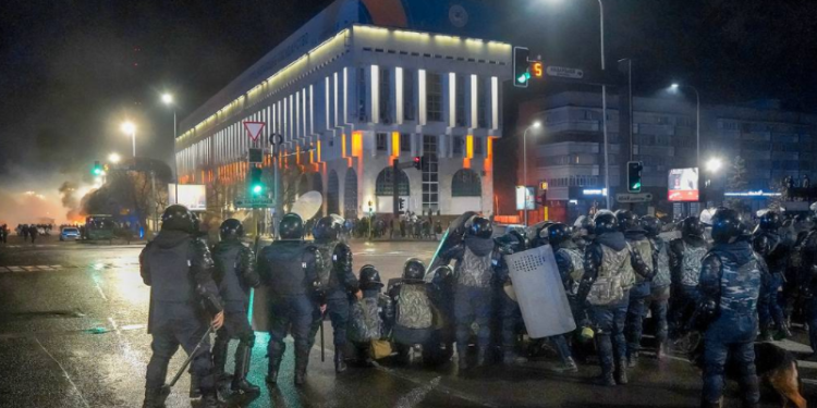 Казахстаны Алматы хот, Мангистау мужид онц байдал зарлажээ